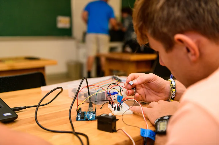 Student in Engineering class