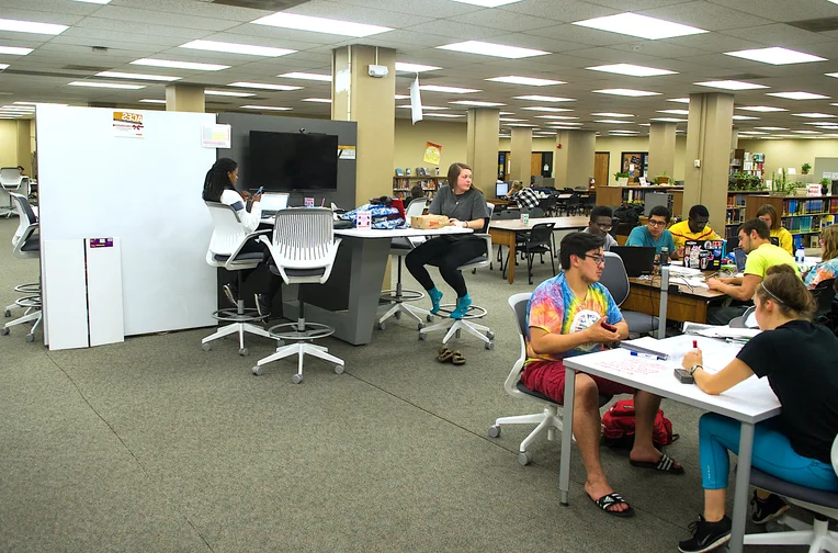 Students studying in the Academic Center for Student Success (ACES)